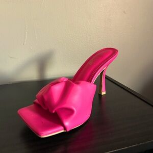 Pink faux leather bow mules